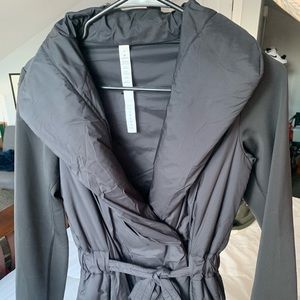 LULULEMON BELTED DOWN SCUBA JACKET SIZE 4
